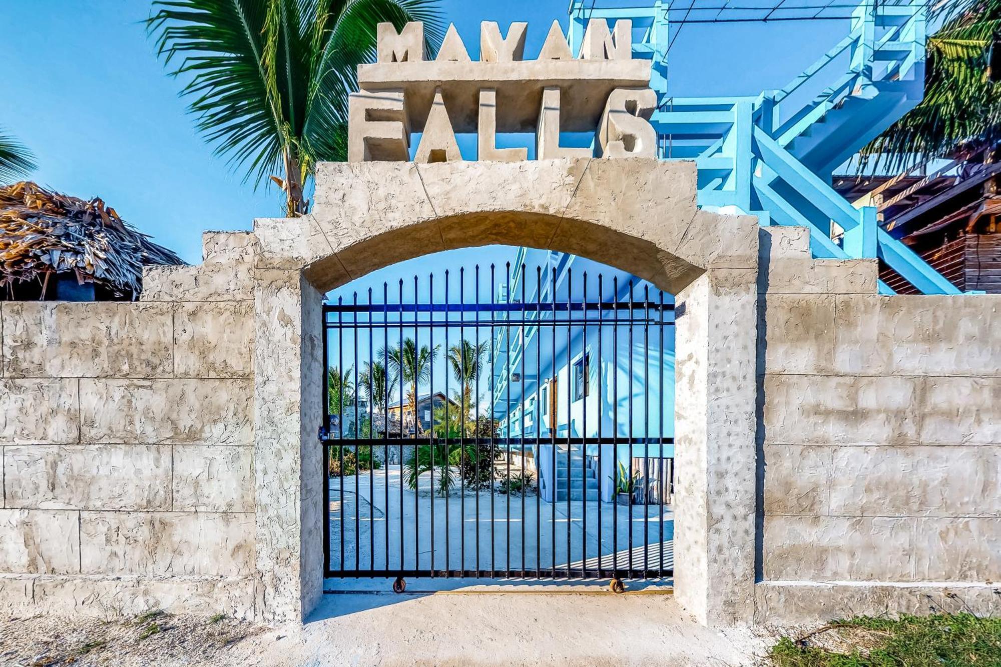 Mayan Falls Кайе Колкер Стая снимка
